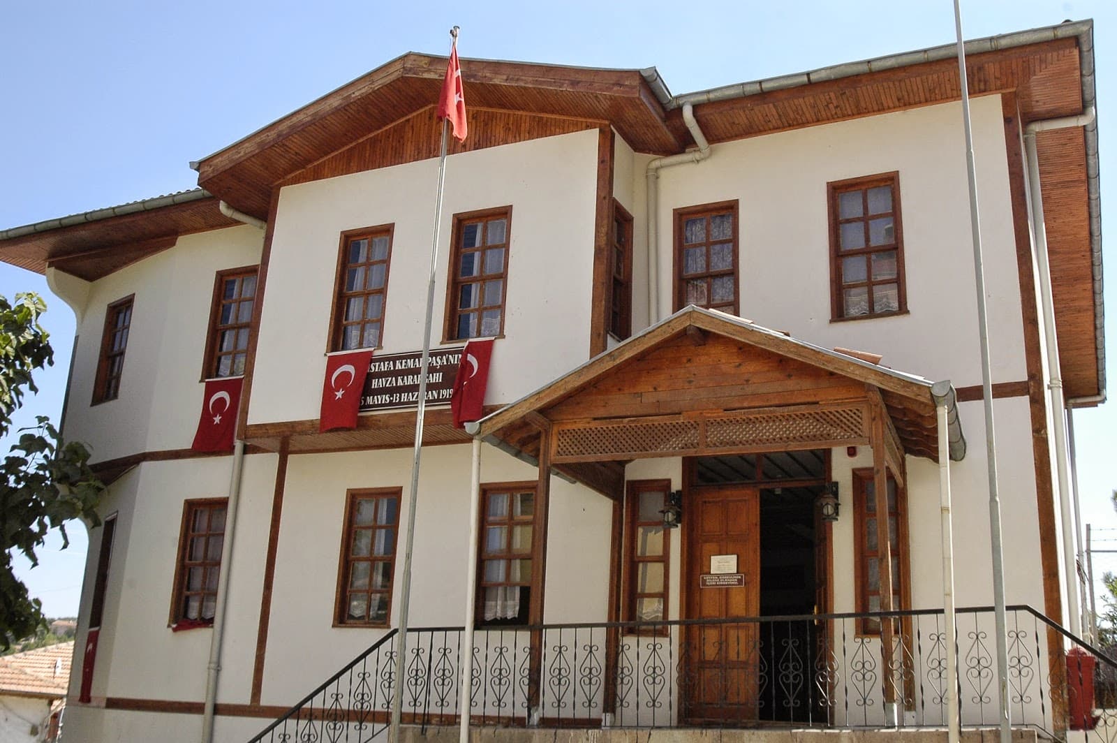 Mustafa Kemal Paşa'nın Millî Mücadele'nin ilk karargâhı olarak kullandığı eski Mesudiye Oteli.
