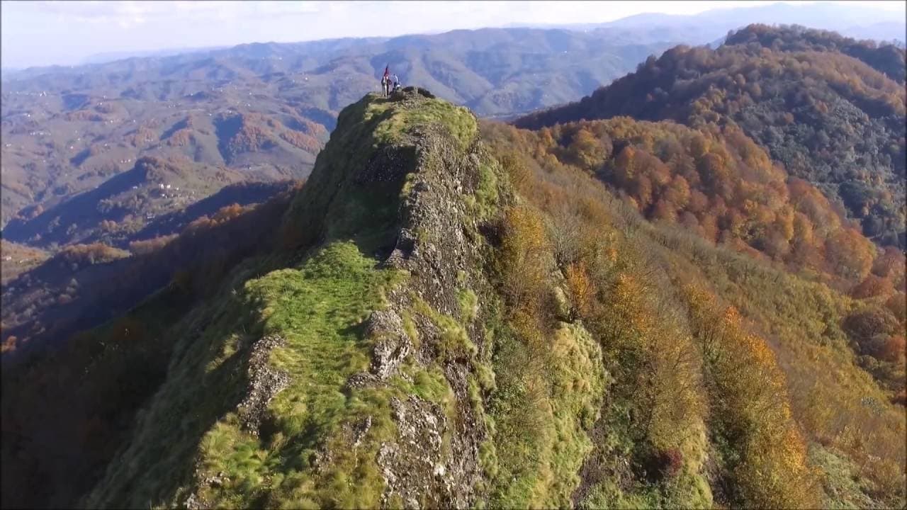 Konakören Köyü üzerindeki bir kaya kütlesine oyulmuş, açık hava tapınağı özelliği taşıyan antik kalıntı.