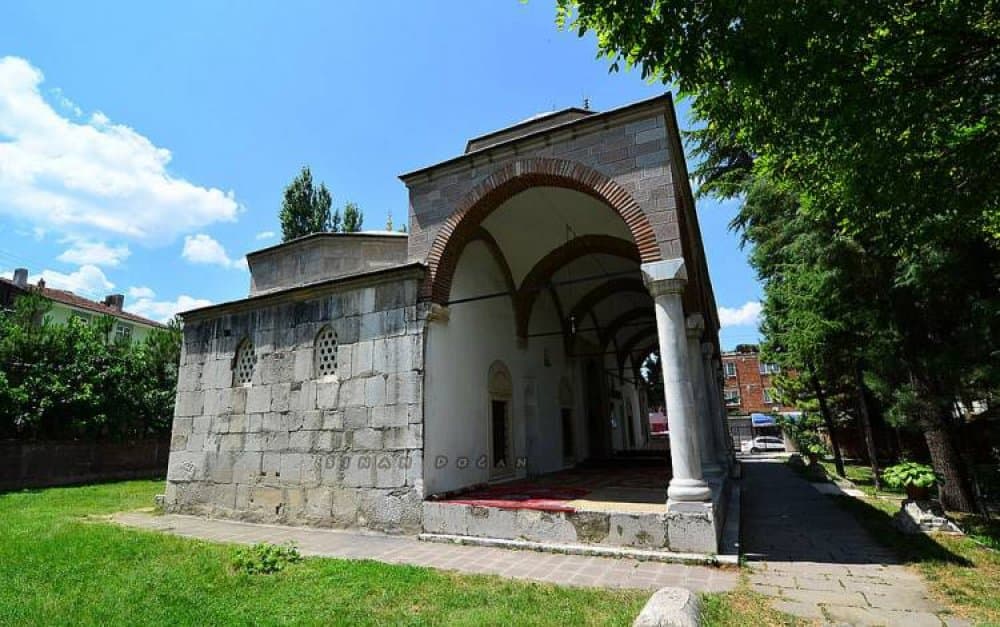 Vezirköprü'de 2 tarihi durak: 1495 vakıflı cami ve taştan yapılma medrese